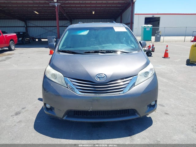 5TDYZ3DC0HS838293 Toyota Sienna Xle 8 Passenger