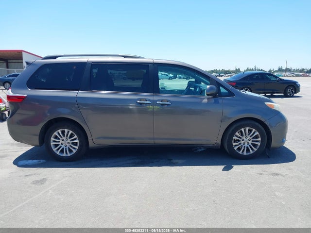 5TDYZ3DC0HS838293 Toyota Sienna Xle 8 Passenger