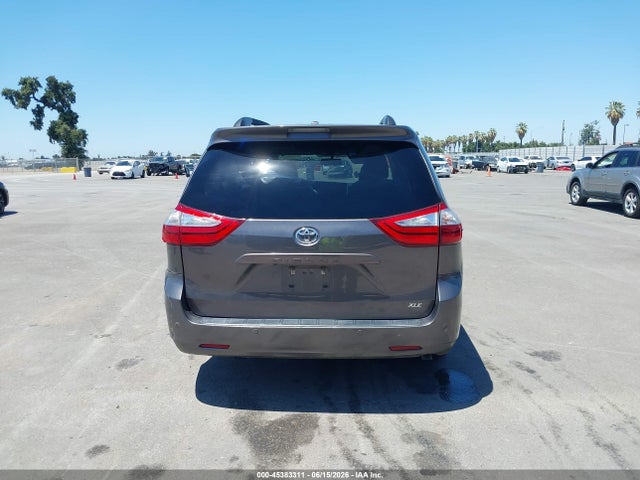 5TDYZ3DC0HS838293 Toyota Sienna Xle 8 Passenger