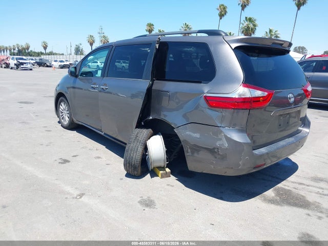 5TDYZ3DC0HS838293 Toyota Sienna Xle 8 Passenger