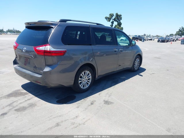 5TDYZ3DC0HS838293 Toyota Sienna Xle 8 Passenger
