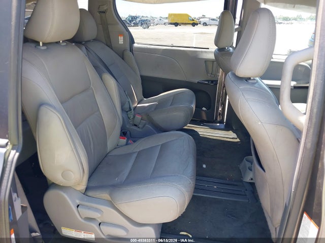 5TDYZ3DC0HS838293 Toyota Sienna Xle 8 Passenger