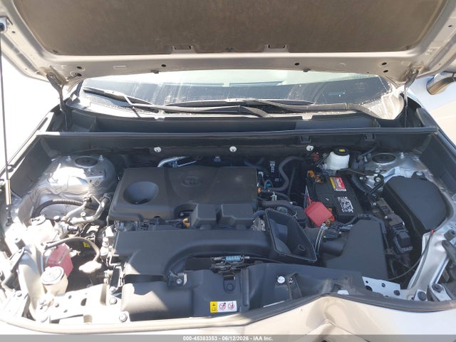 2T3F1RFVXRW470477 Toyota RAV4 LE