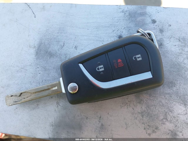 2T3F1RFVXRW470477 Toyota RAV4 LE