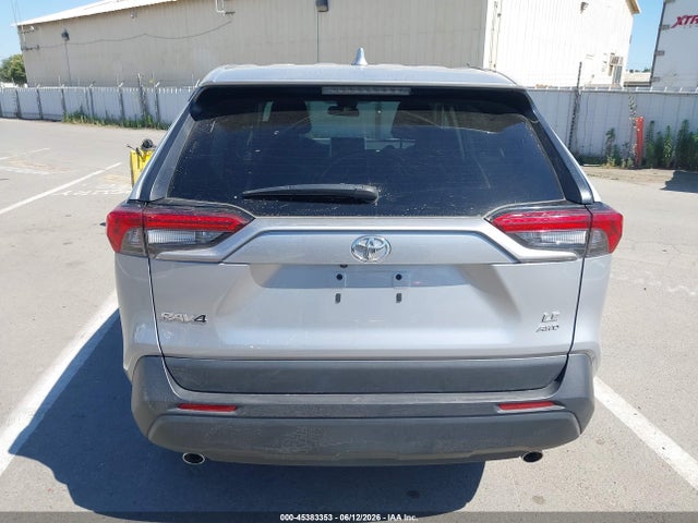 2T3F1RFVXRW470477 Toyota RAV4 LE