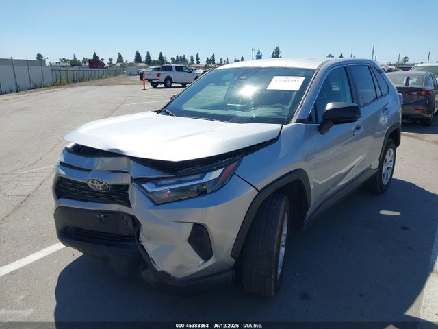 2T3F1RFVXRW470477 Toyota RAV4 LE
