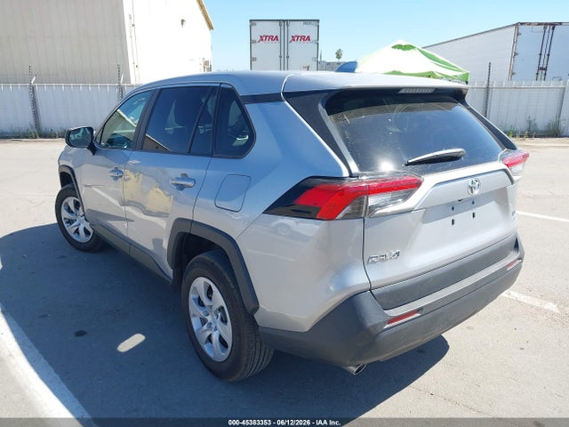 2T3F1RFVXRW470477 Toyota RAV4 LE