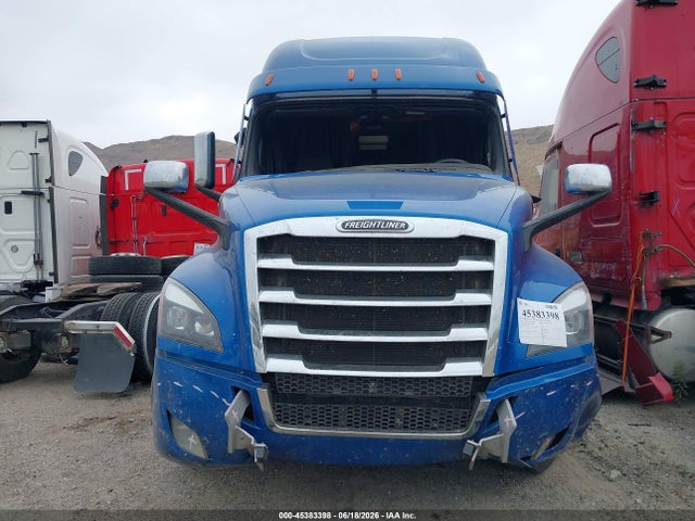 45383398 :رقم المزاد ، 1FUJHHDR2PLNW7932 vin ، 2023 Freightliner New Cascadia 126 مزاد بيع