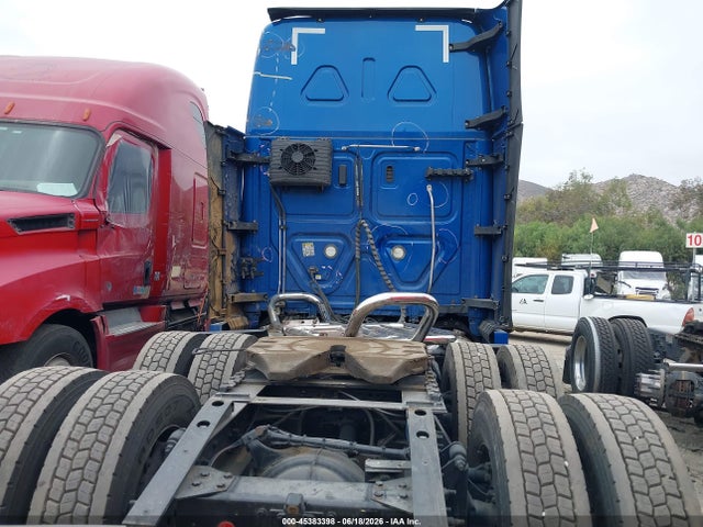 45383398 :رقم المزاد ، 1FUJHHDR2PLNW7932 vin ، 2023 Freightliner New Cascadia 126 مزاد بيع