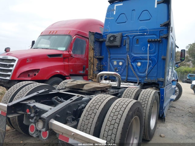 45383398 :رقم المزاد ، 1FUJHHDR2PLNW7932 vin ، 2023 Freightliner New Cascadia 126 مزاد بيع