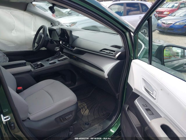 Toyota SIENNA XLE 2026 5TDYSKFC3TS249761 Image 5