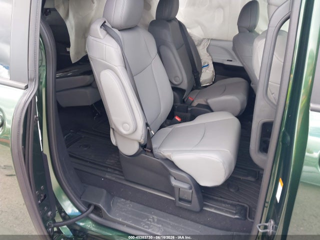 Toyota SIENNA XLE 2026 5TDYSKFC3TS249761 Image 8