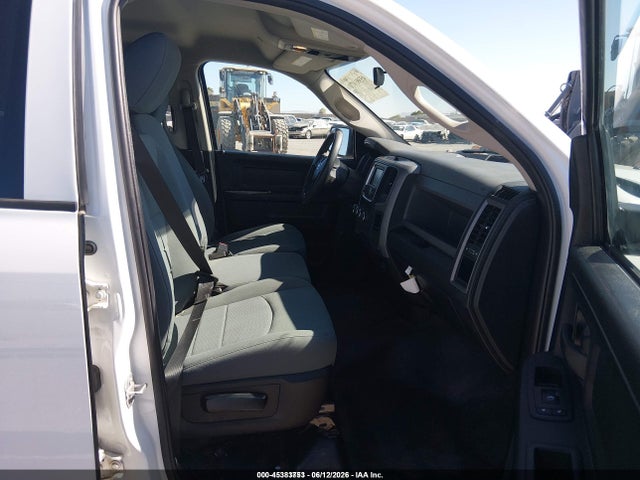 1C6RR7FG5LS149692 RAM 1500 Classic Tradesman 4x4 6&#039;4 Box