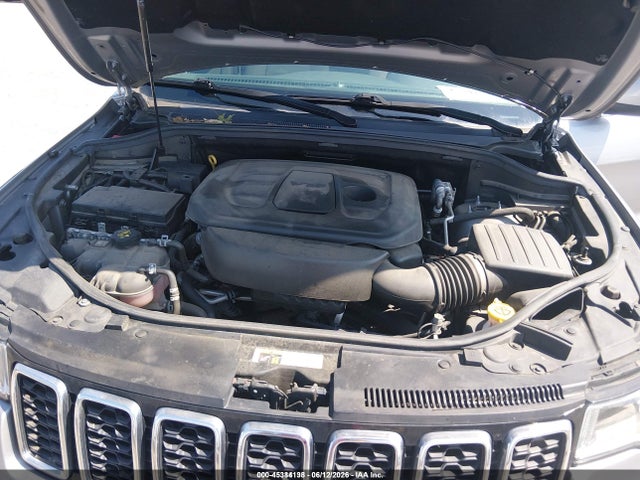 1C4RJFAG1KC837019 Jeep Grand Cherokee Laredo E 4x4