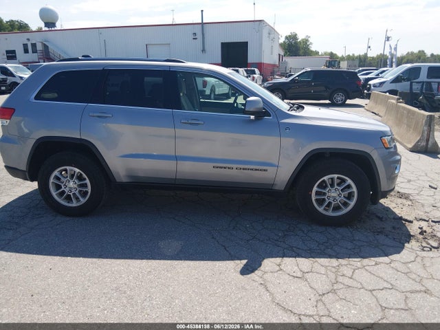 1C4RJFAG1KC837019 Jeep Grand Cherokee Laredo E 4x4