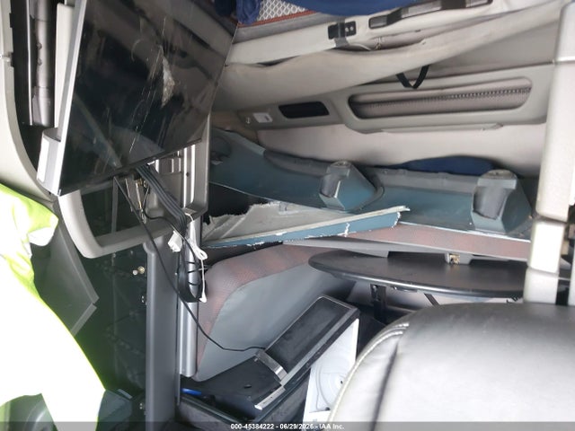 Продажа на аукционе авто 2019 Volvo Vnl, vin: 4V4NC9EH2KN201716, номер лота: 45384222