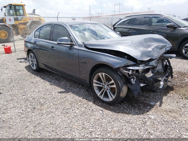 45384277 :رقم المزاد ، WBA8B9G55JNU99737 vin ، 2018 Bmw 330i مزاد بيع
