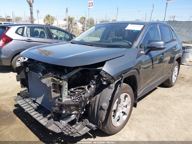 Toyota RAV4 LE 2025 JTMK1RFV9SD134126 Image 2