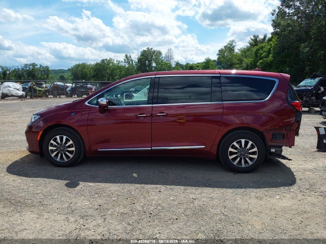 Chrysler Pacifica Hybrid Limited 2022 2C4RC1S73NR205811 Image 15