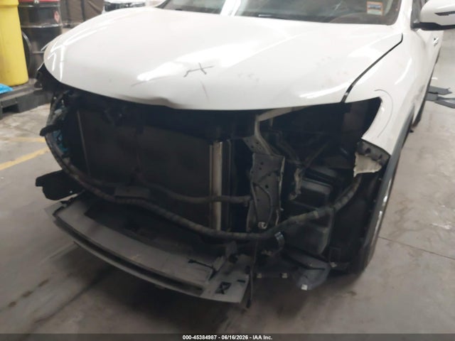 JN8AT2MT1HW145556 Nissan ROGUE SV