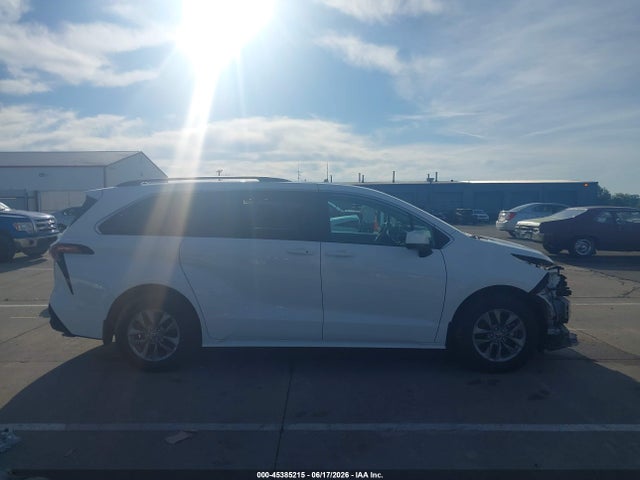 Toyota SIENNA LE 2022 5TDKSKFC7NS066288 Image 14
