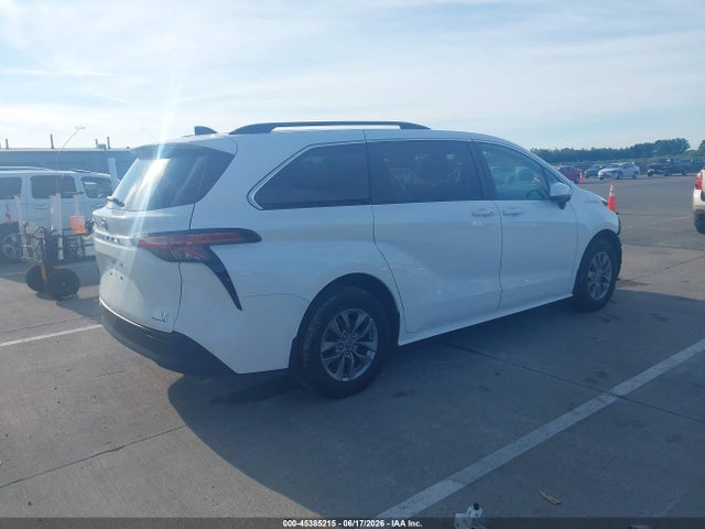Toyota SIENNA LE 2022 5TDKSKFC7NS066288 Image 4