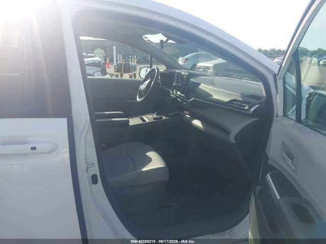 Toyota SIENNA LE 2022 5TDKSKFC7NS066288 Image 5