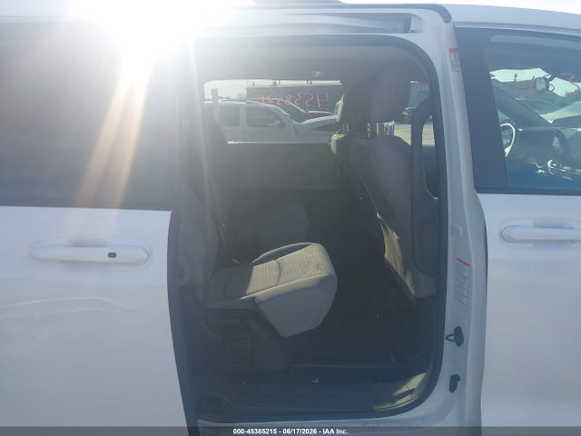 Toyota SIENNA LE 2022 5TDKSKFC7NS066288 Image 8