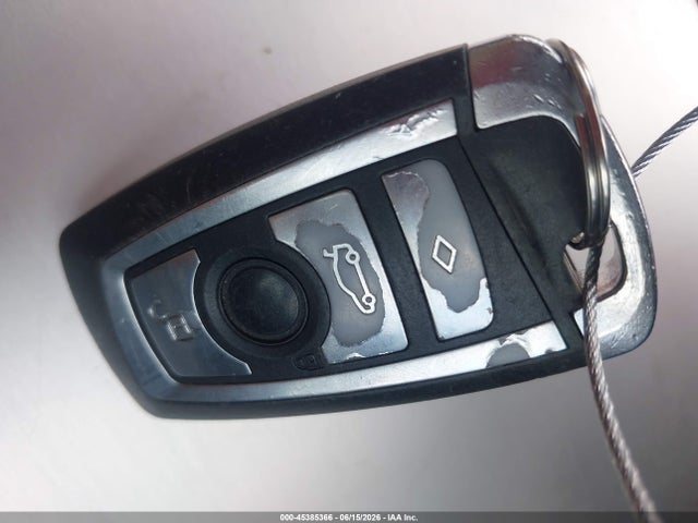 2015 Bmw 320i მანქანა იყიდება აუქციონზე, vin: WBA3B1G56FNT06515, აუქციონის ნომერი: 45385366