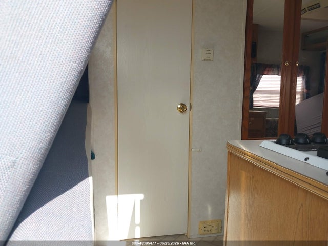 1999 Keystone Keystone მანქანა იყიდება აუქციონზე, vin: 4YDT17010X3009797, აუქციონის ნომერი: 45385477