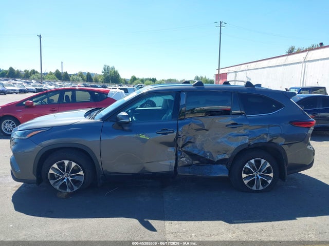 5TDGZRBH9MS557956 Toyota Highlander Xle