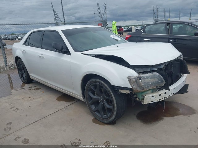 45385606 :رقم المزاد ، 2C3CCAAG9PH577495 vin ، 2023 Chrysler 300 Touring مزاد بيع