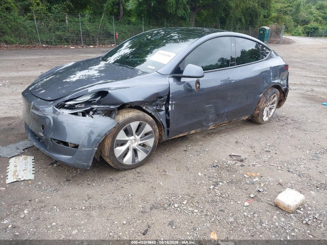 Tesla Model Y 2023 7SAYGDEE9PF795994 Image 2