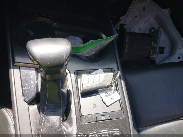 JTHY3JBH9K2018005 Lexus UX 200