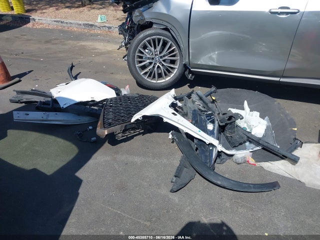JTHY3JBH9K2018005 Lexus UX 200