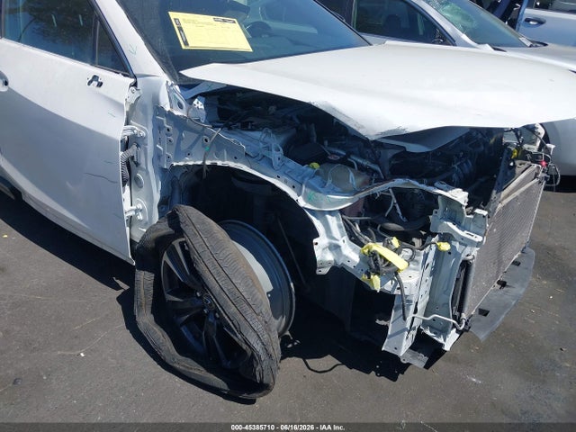 JTHY3JBH9K2018005 Lexus UX 200