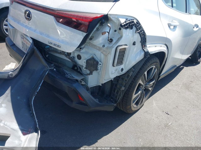 JTHY3JBH9K2018005 Lexus UX 200