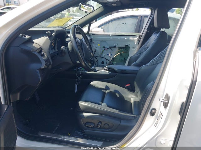 JTHY3JBH9K2018005 Lexus UX 200