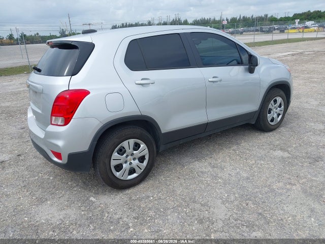 Chevrolet TRAX LS 2018 3GNCJKSB3JL352411 Image 4