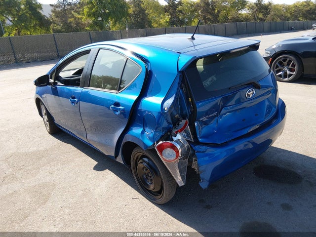 Toyota Prius C Two 2014 JTDKDTB37E1065712 Image 3