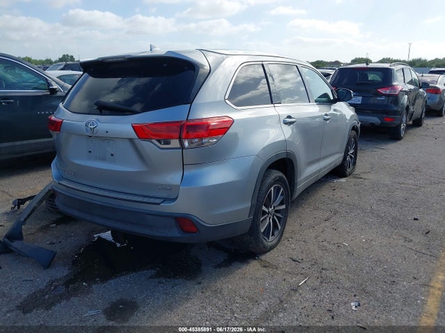 2017 Toyota Highlander Xle მანქანა იყიდება აუქციონზე, vin: 5TDKZRFH2HS512447, აუქციონის ნომერი: 45385891