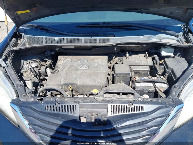 5TDKK3DC1ES435302 Toyota Sienna Le V6 8 Passenger