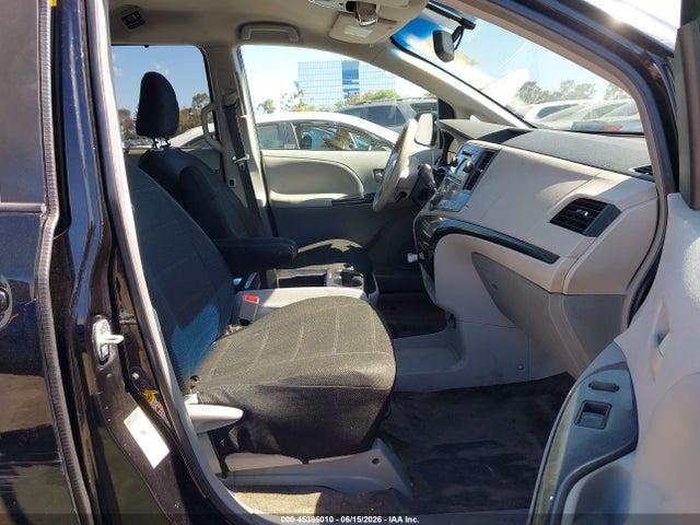 5TDKK3DC1ES435302 Toyota Sienna Le V6 8 Passenger