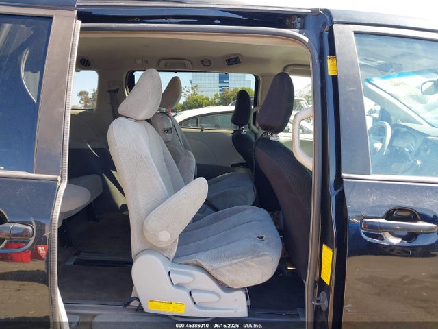 5TDKK3DC1ES435302 Toyota Sienna Le V6 8 Passenger