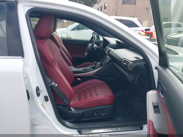 Lexus IS 200T 2016 JTHBA1D28G5033167 Image 5