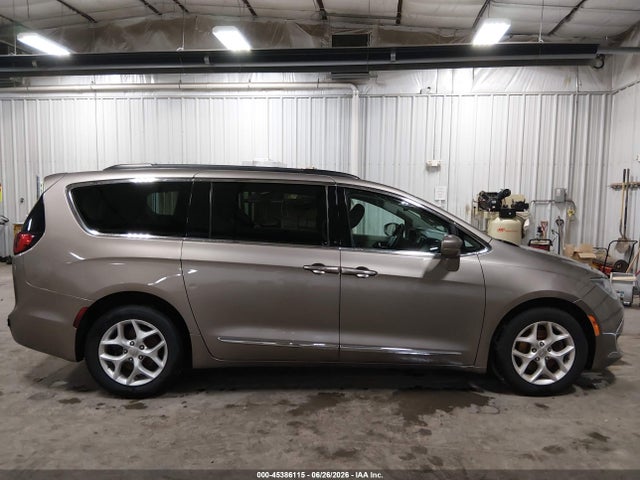 Продаж на аукціоні авто 2017 Chrysler Pacifica Touring-l, vin: 2C4RC1BGXHR536387, номер лоту: 45386115