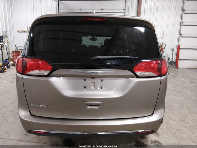 Продаж на аукціоні авто 2017 Chrysler Pacifica Touring-l, vin: 2C4RC1BGXHR536387, номер лоту: 45386115