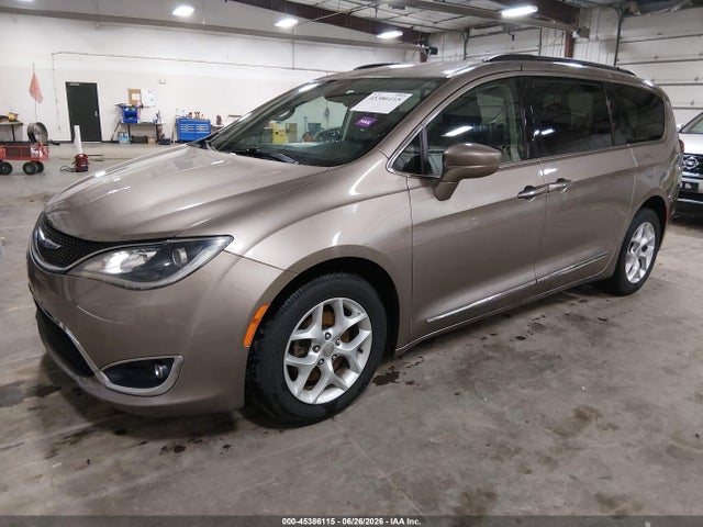 Auction sale of the 2017 Chrysler Pacifica Touring-l, vin: 2C4RC1BGXHR536387, lot number: 45386115