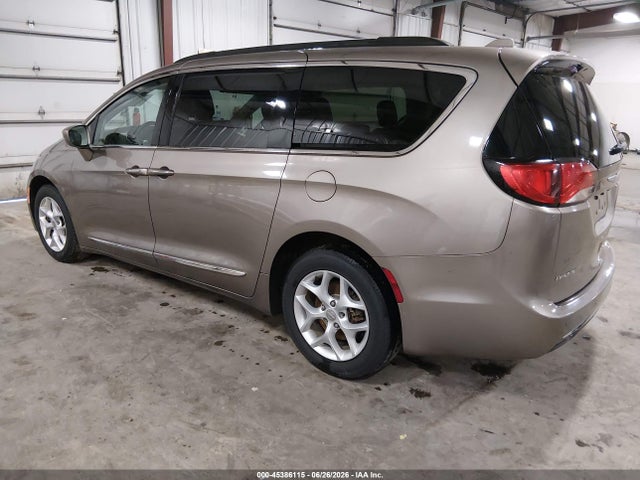 Продаж на аукціоні авто 2017 Chrysler Pacifica Touring-l, vin: 2C4RC1BGXHR536387, номер лоту: 45386115