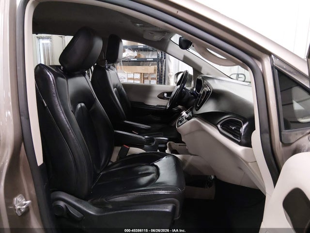Продаж на аукціоні авто 2017 Chrysler Pacifica Touring-l, vin: 2C4RC1BGXHR536387, номер лоту: 45386115